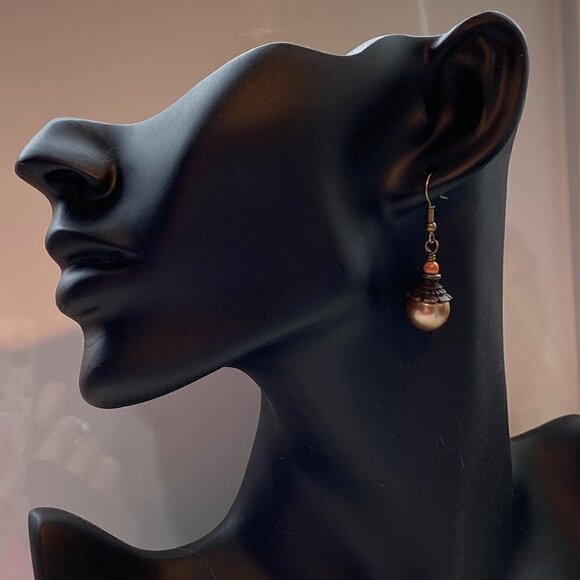 ❤️ Austrian Crystal Pearl & Brass Bead Cap Earrings - Picture 2 of 11